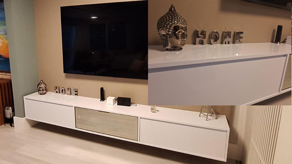 Envelopamento de rack com adesivo branco laca alto brilho