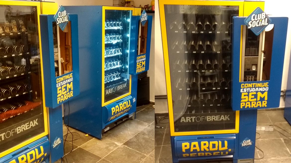Vending Machine envelopada para divulgação do Club Social