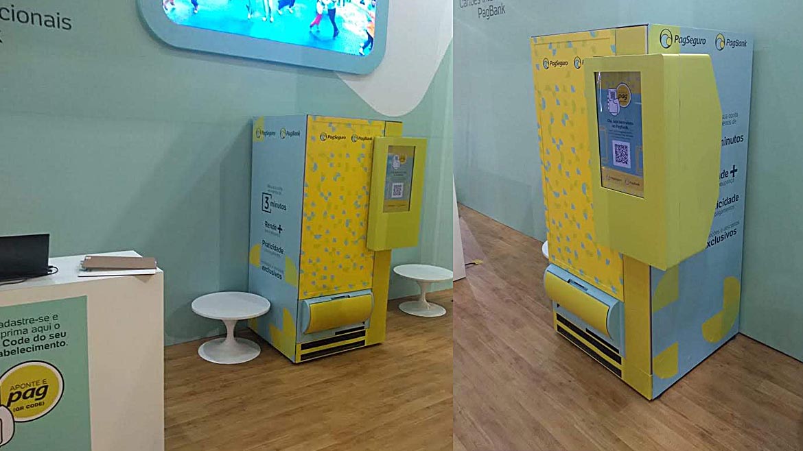 Maquina de brindes da PagSeguro envelopada com adesivos impressos em alta resolução