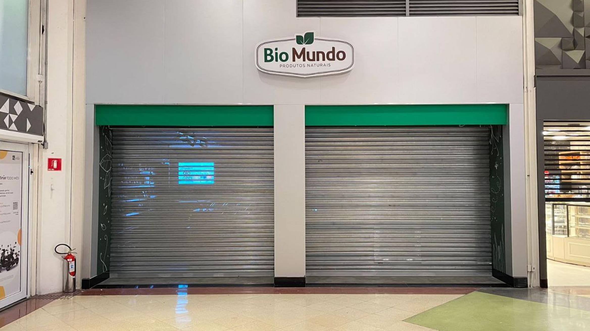 Envelopamento 100% de móveis em adesivo laca brilhante