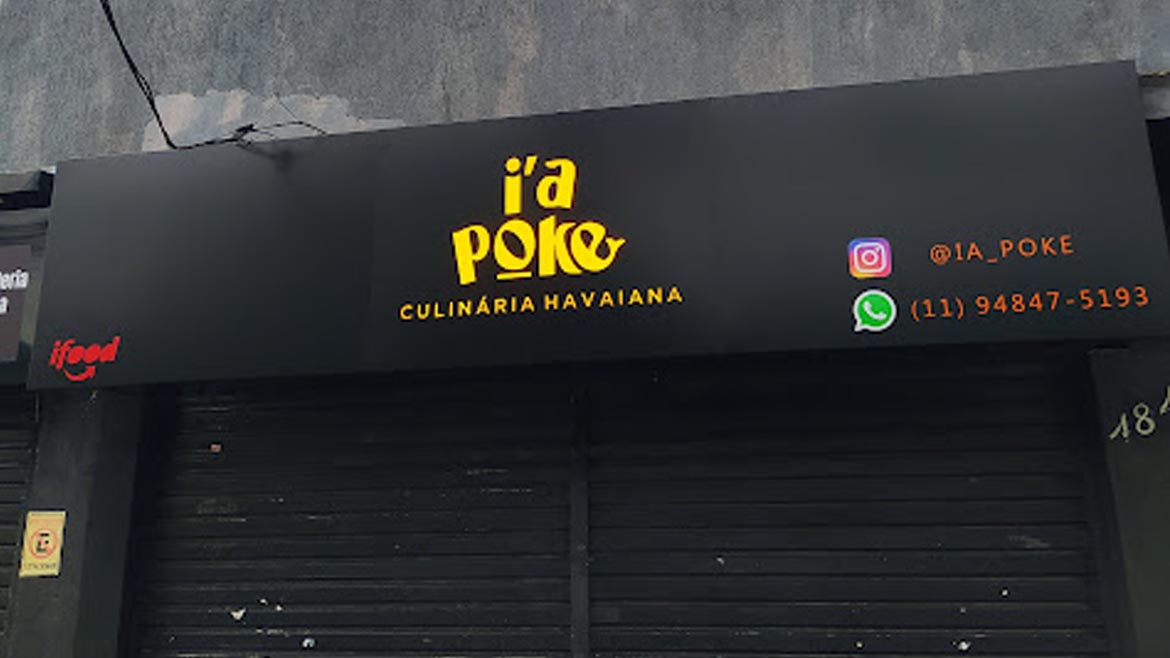 Fachada do Ia Poke em ACM com iluminação LED