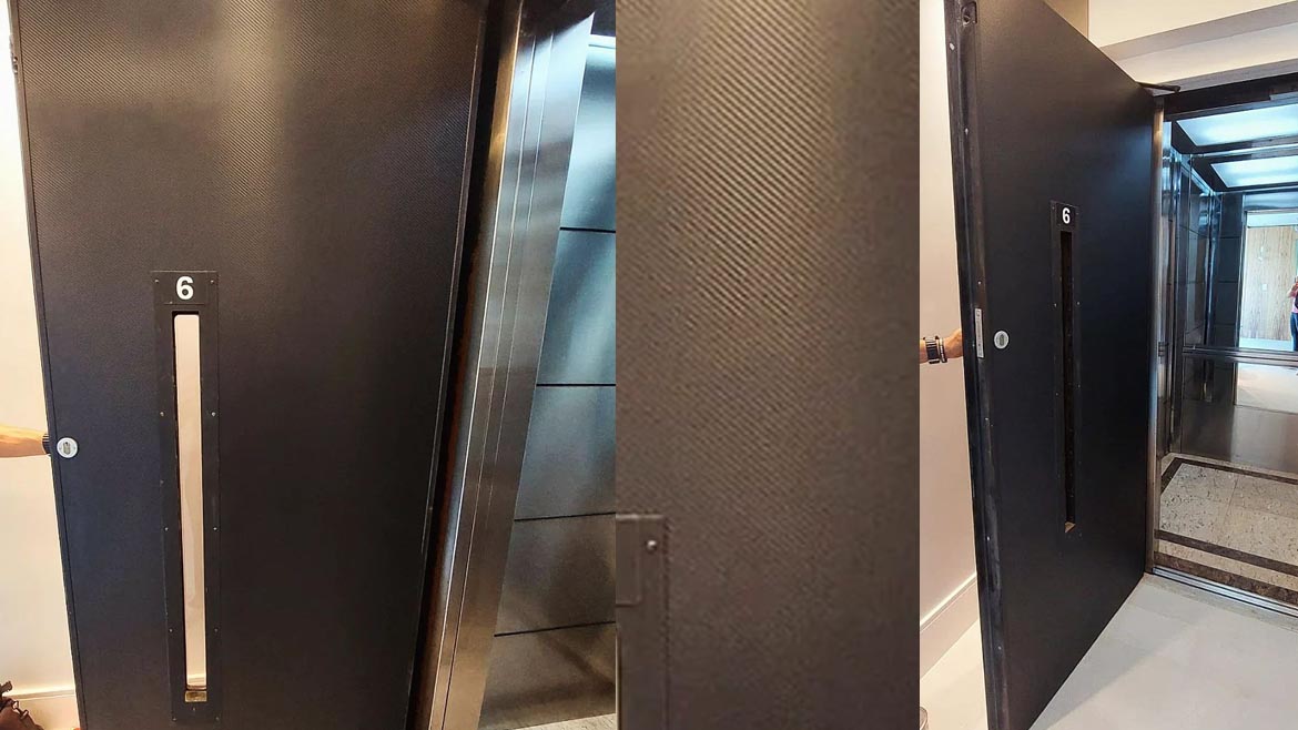 Porta de elevador adesivada com adesivo fibra de carbono preto fosco