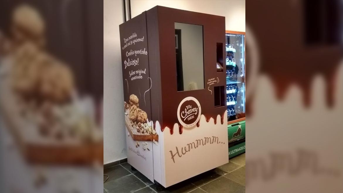 Vending Machine da Mr. Cheney adesivada