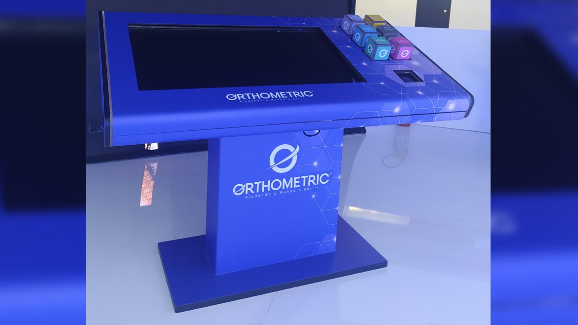 Mesa Cubos da Antídoto Design adesivada