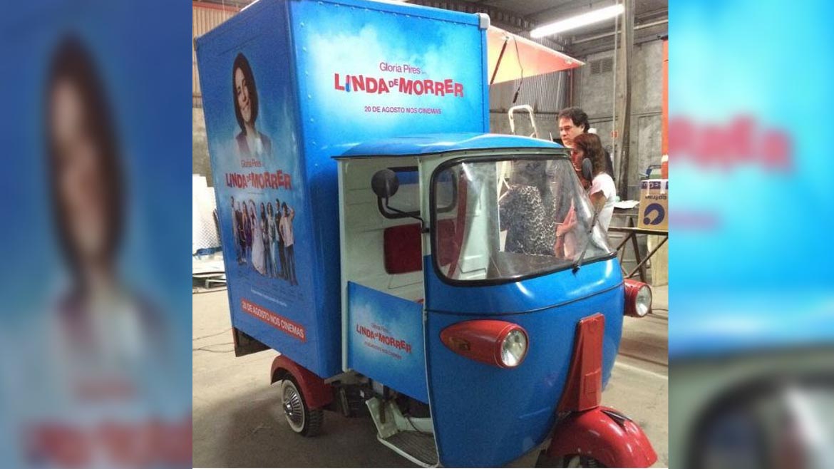 Tuk Tuk adesivado para promoção do filme Linda de Morrer da Globo Filmes