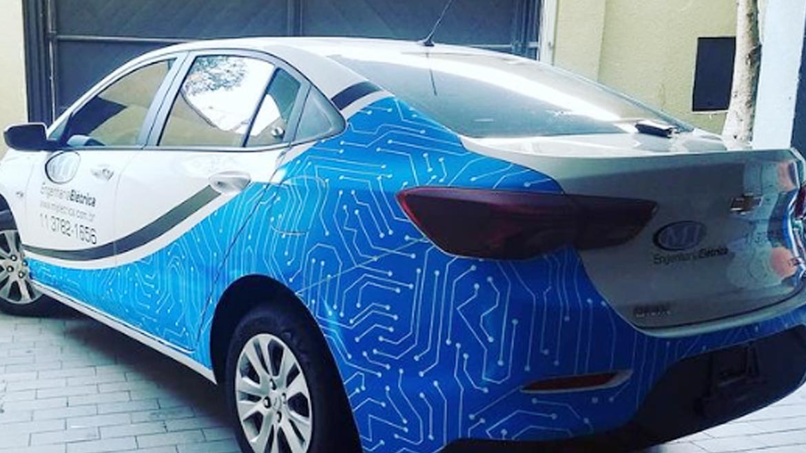 Carro da MJ Elétrica adesivado