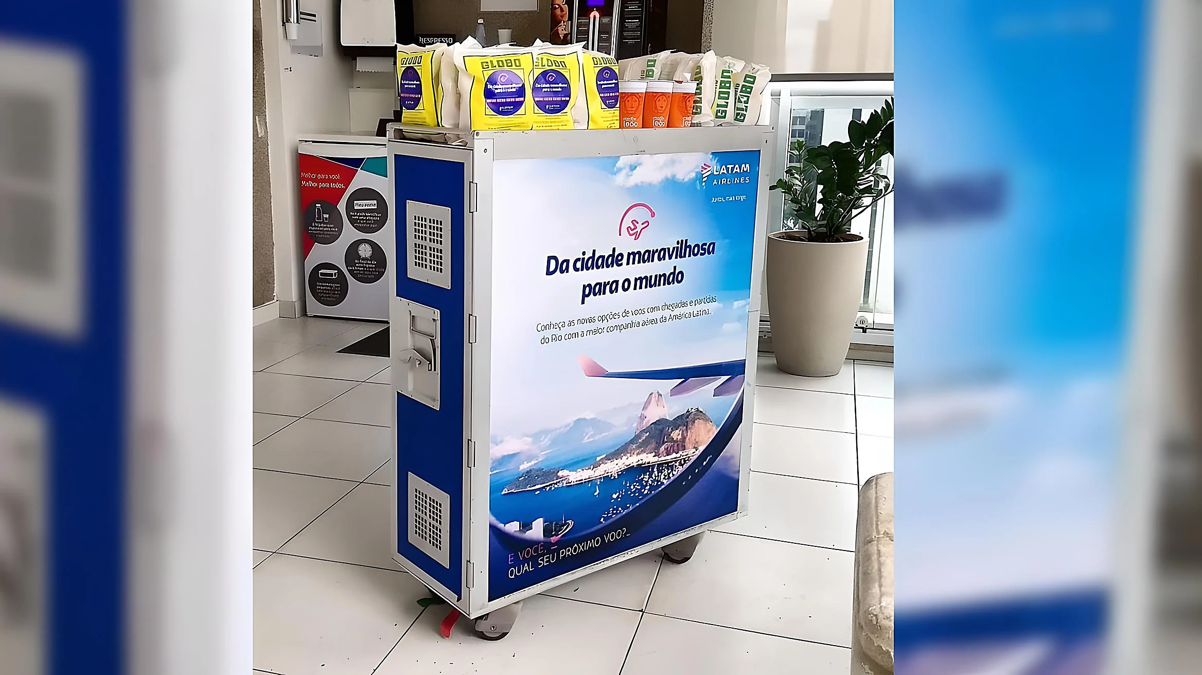 Comunicação visual aplicada em fachada comercial