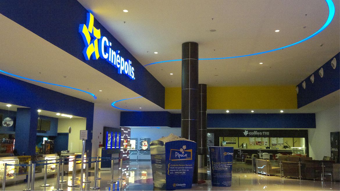 Pote de Pipoca e copo de refrigerante gigantes para inauguração do Cenópolis no Shopping Tamboré