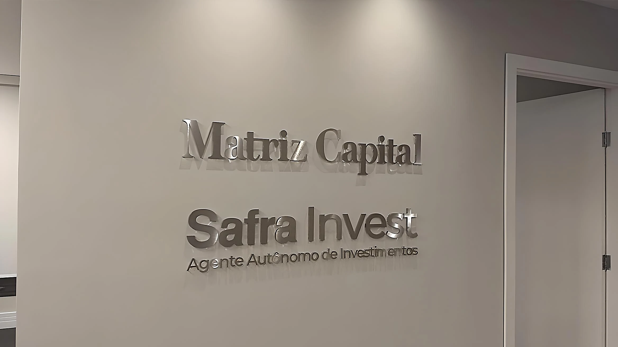 Letras em acrílico e sinalização corporativa