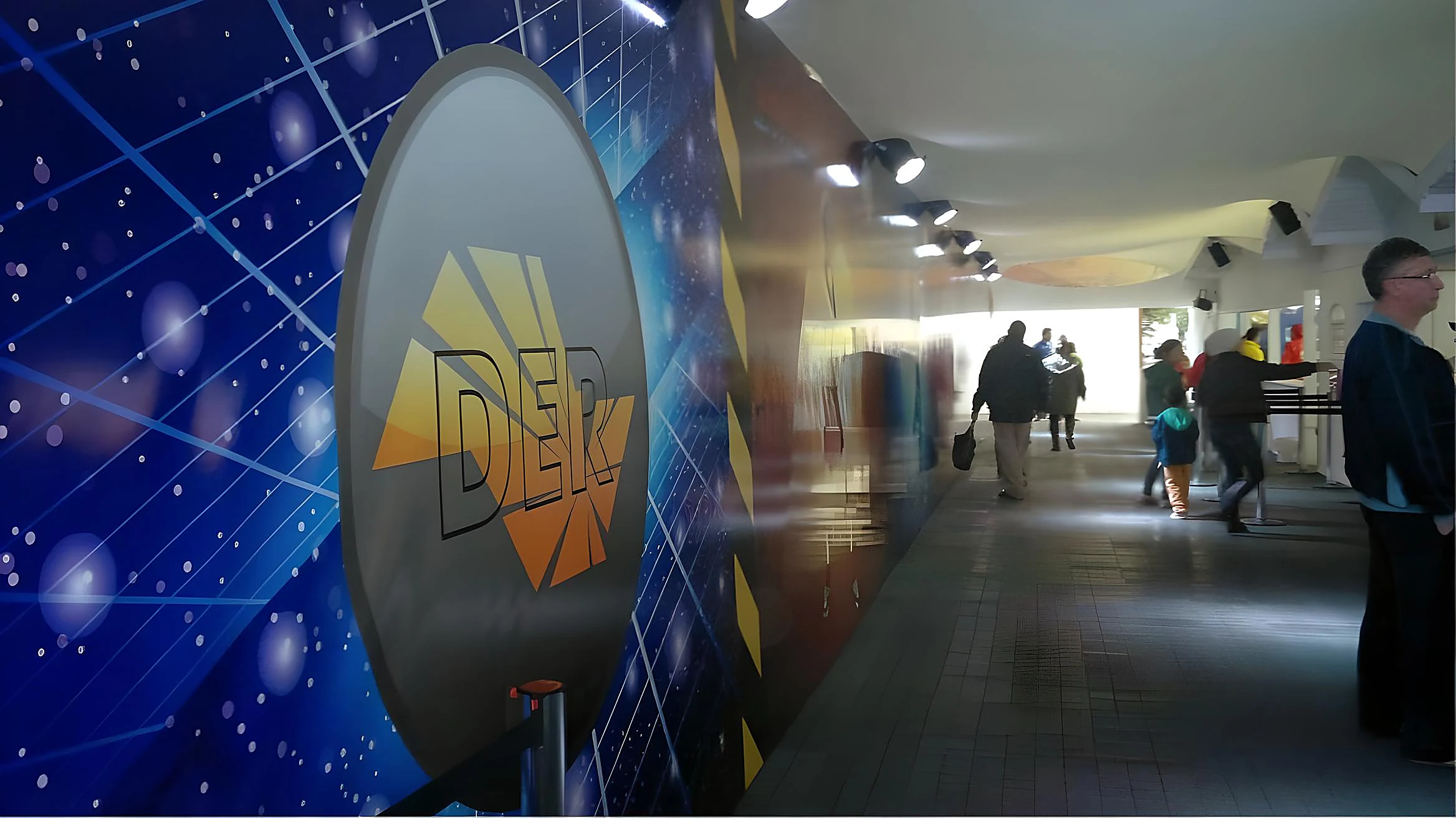 Fachada comercial em ACM com acabamento moderno