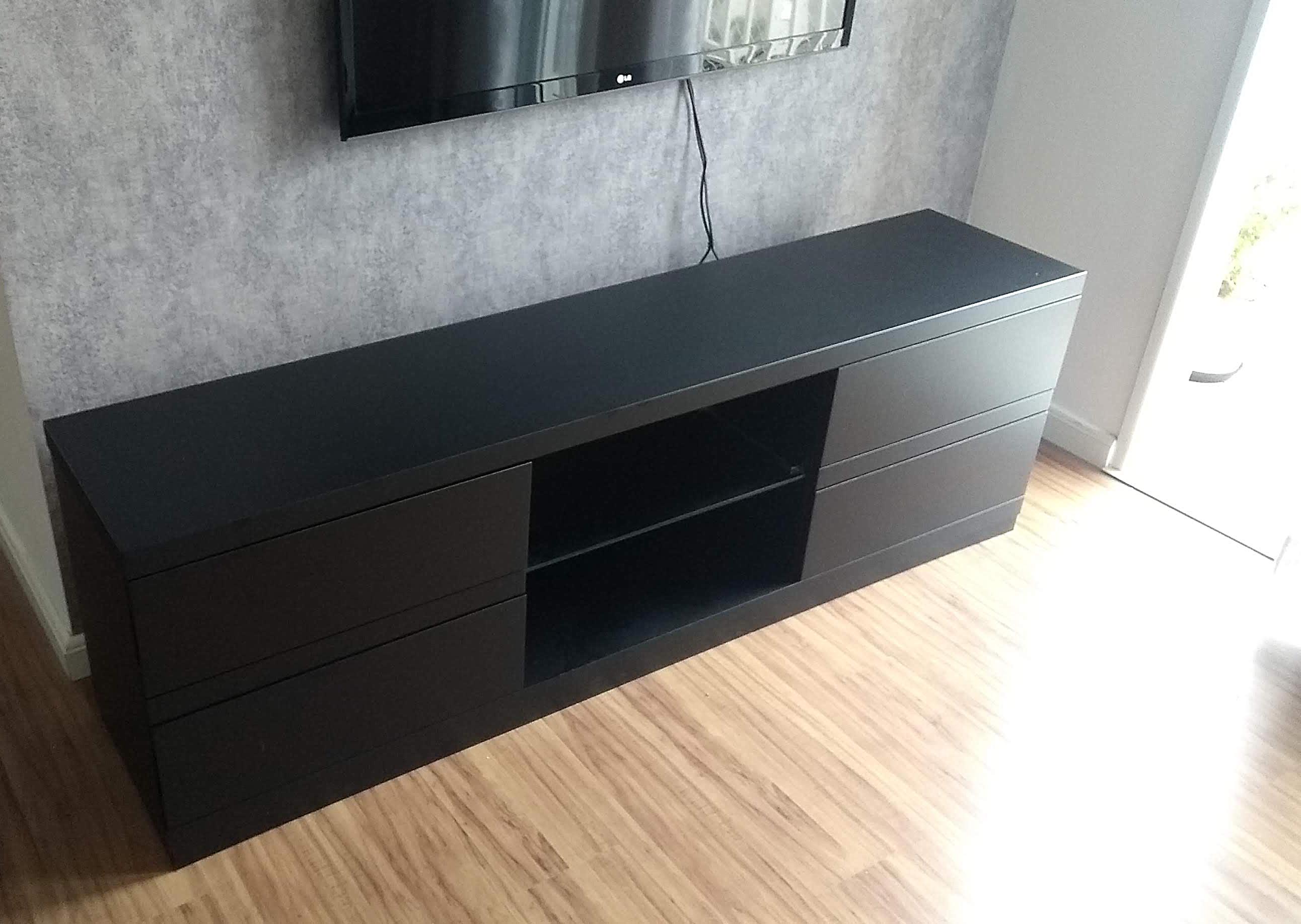 Rack de sala envelopado com preto fosco
