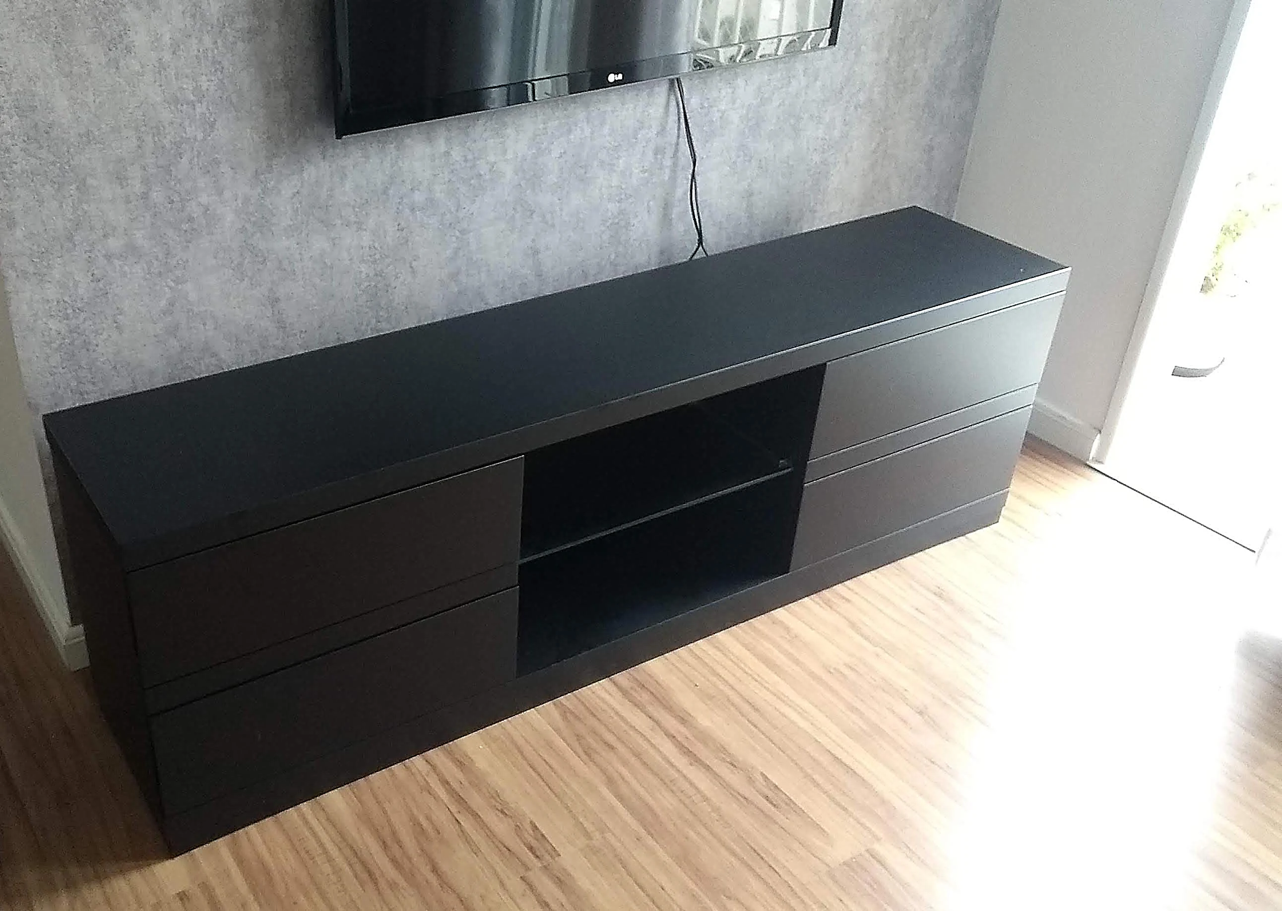 Rack de sala envelopado com preto fosco